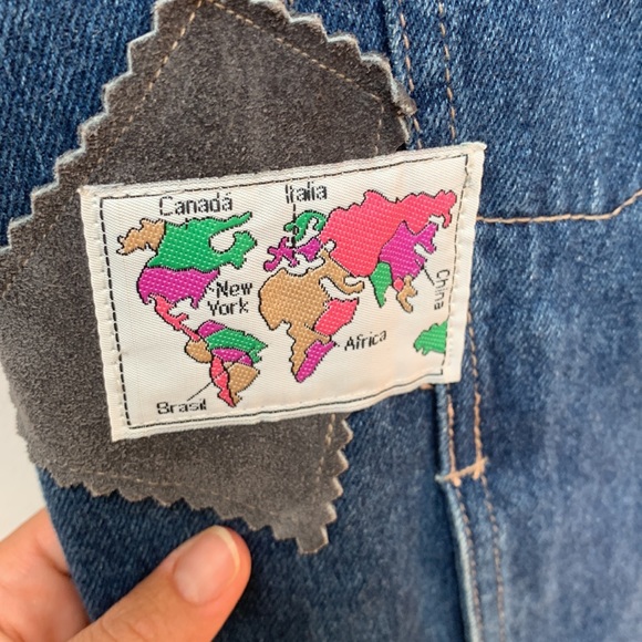 Anne Klein VINTAGE Denim vest. World traveler patches and fringe size large - Picture 6 of 17